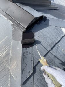 屋根の板金に錆止め塗装
